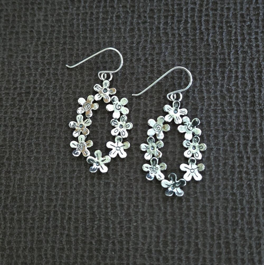 Noa Zuman Silver🤍 Floral🌸 Wreath Dangle Earrings - Picture 3 of 16